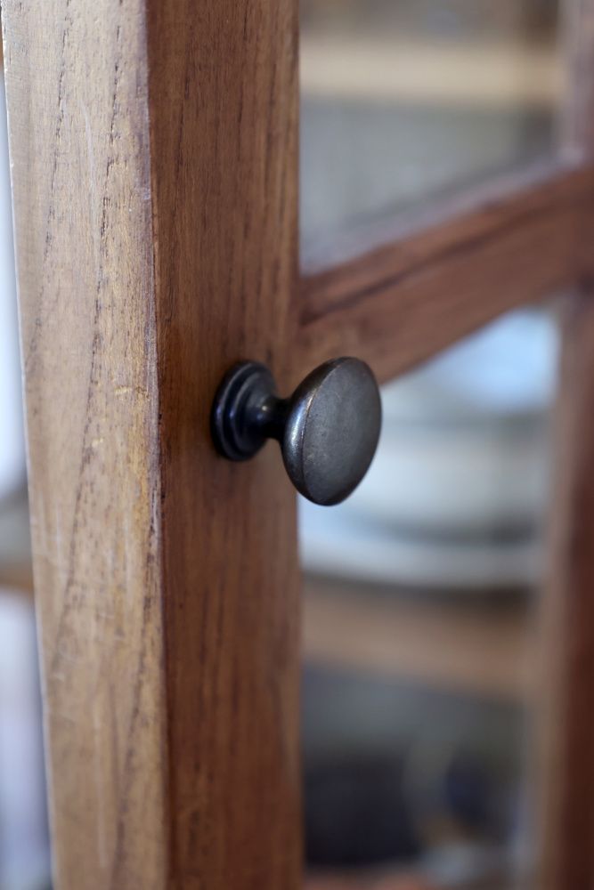 Marseille Vitrineskap i natur med 2 dører og hyller