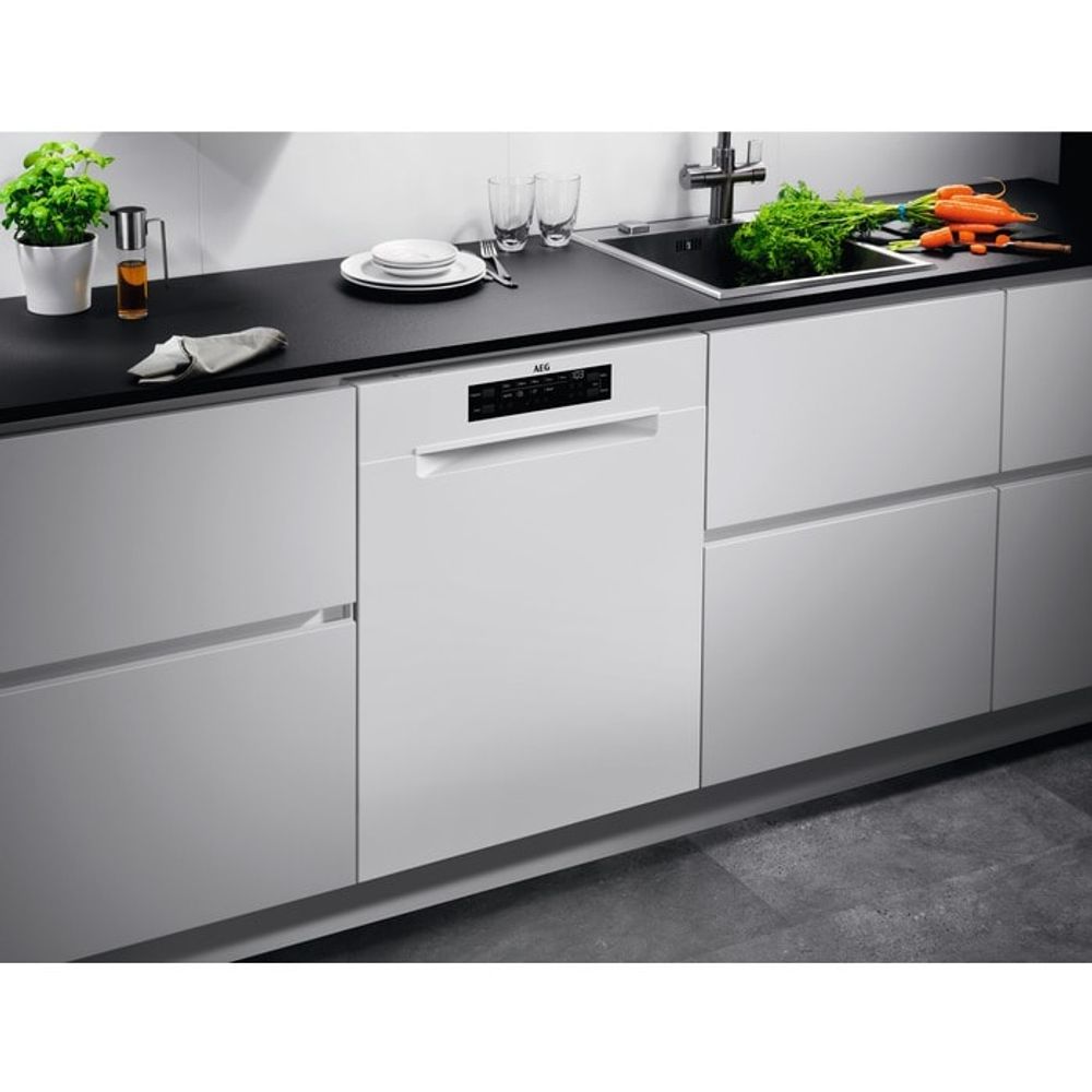 AEG oppvaskmaskin 60 cm GlassCare med AirDry-teknologi FBB73927ZW 911544057