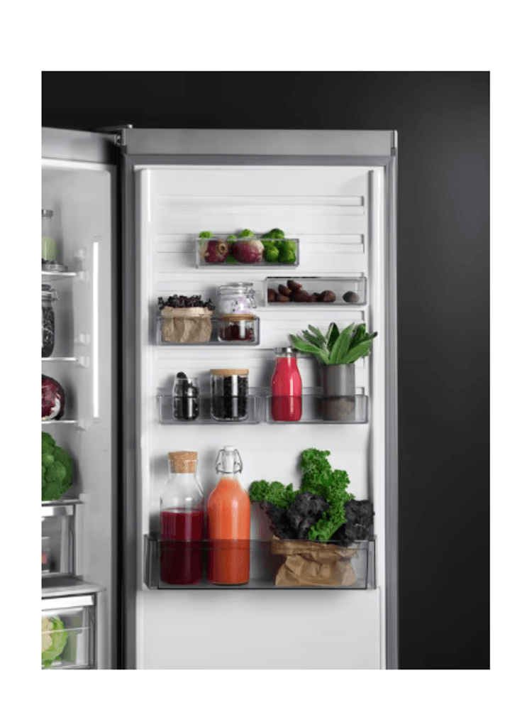 Aeg frittstående kjøleskap i hvit 186 cm RKE638E6MW