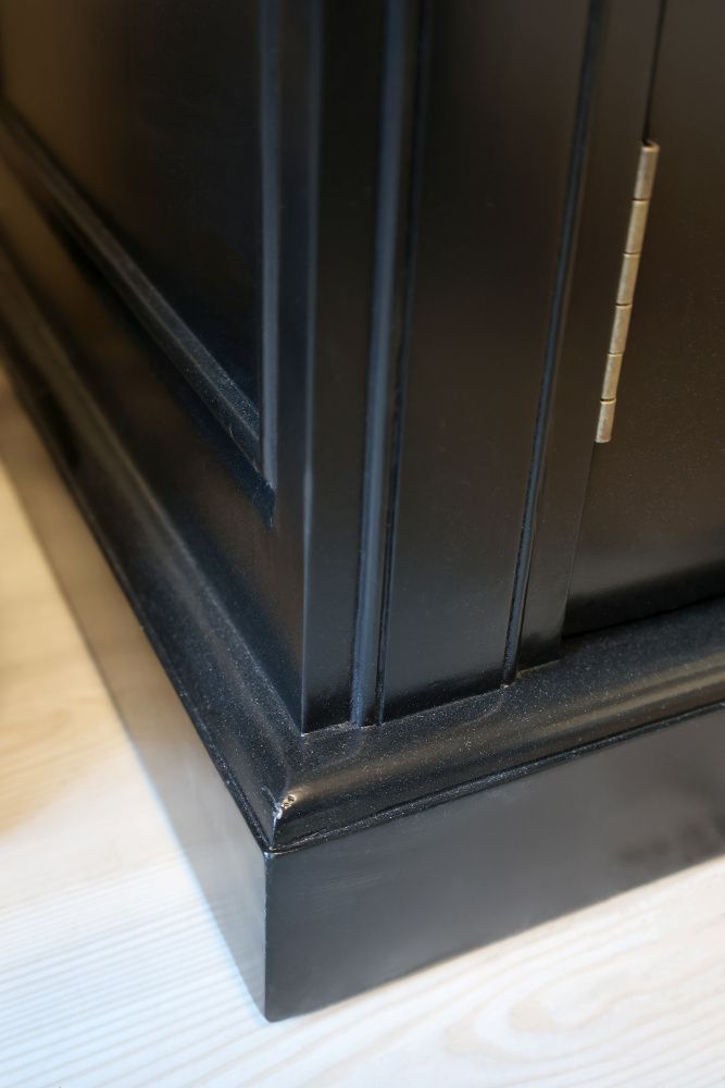 Marseille Reol med 4 hyller og 2 dører