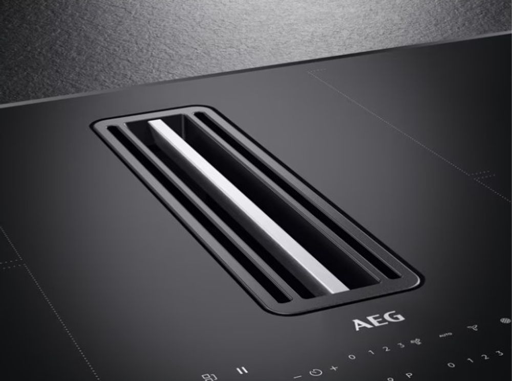 Aeg platetopp med ventilator CCE84779CB 83 cm med kullfilter